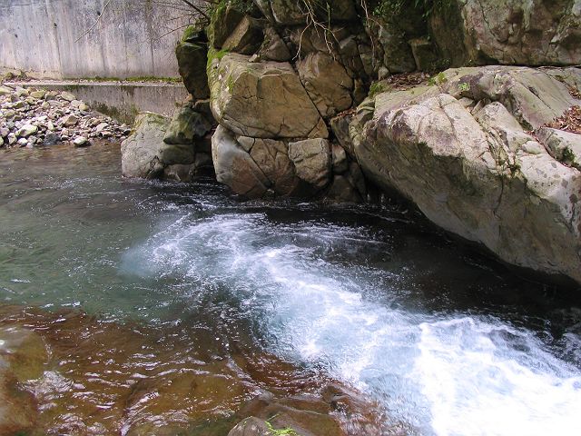 十津川・上湯川支流・果無谷