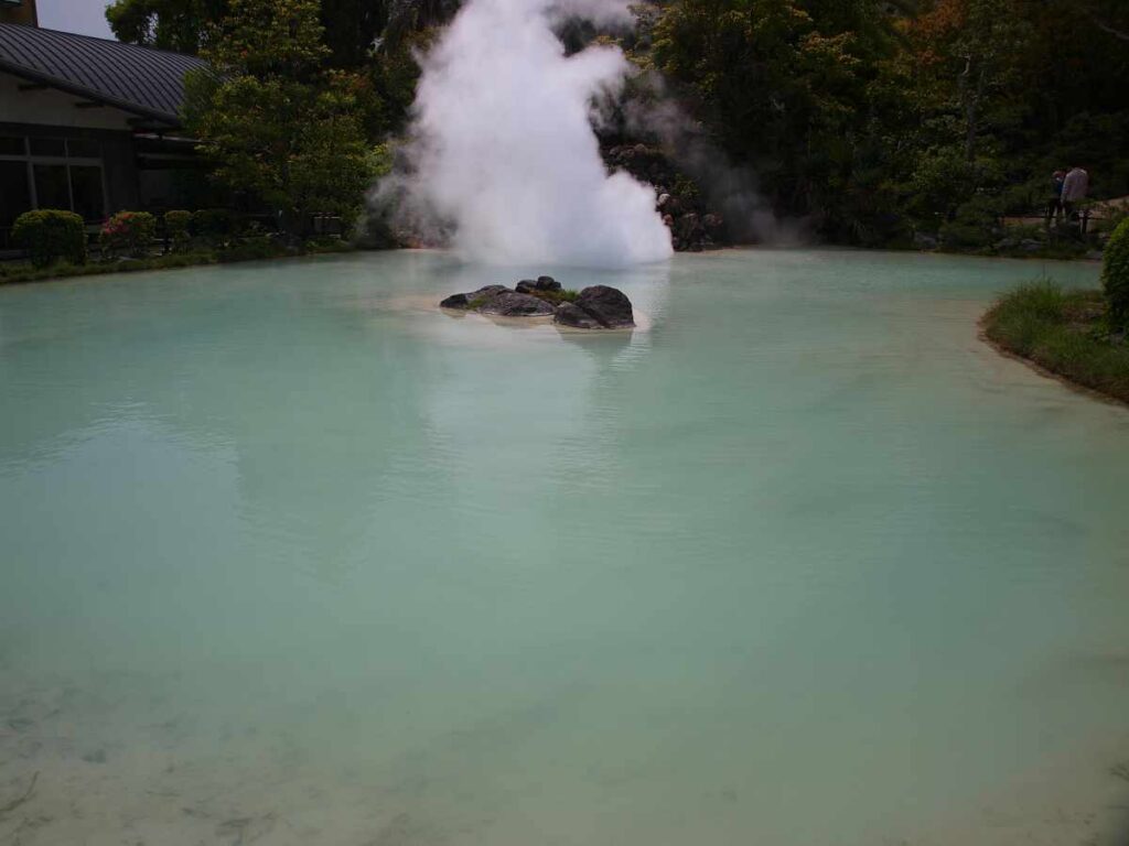 九州　別府　白池地獄