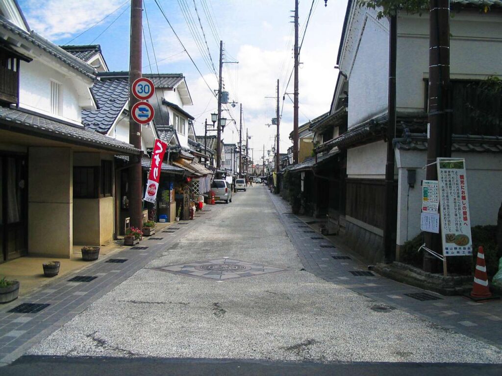 丹波篠山、河原町妻入商家群の古い町並み写真画像