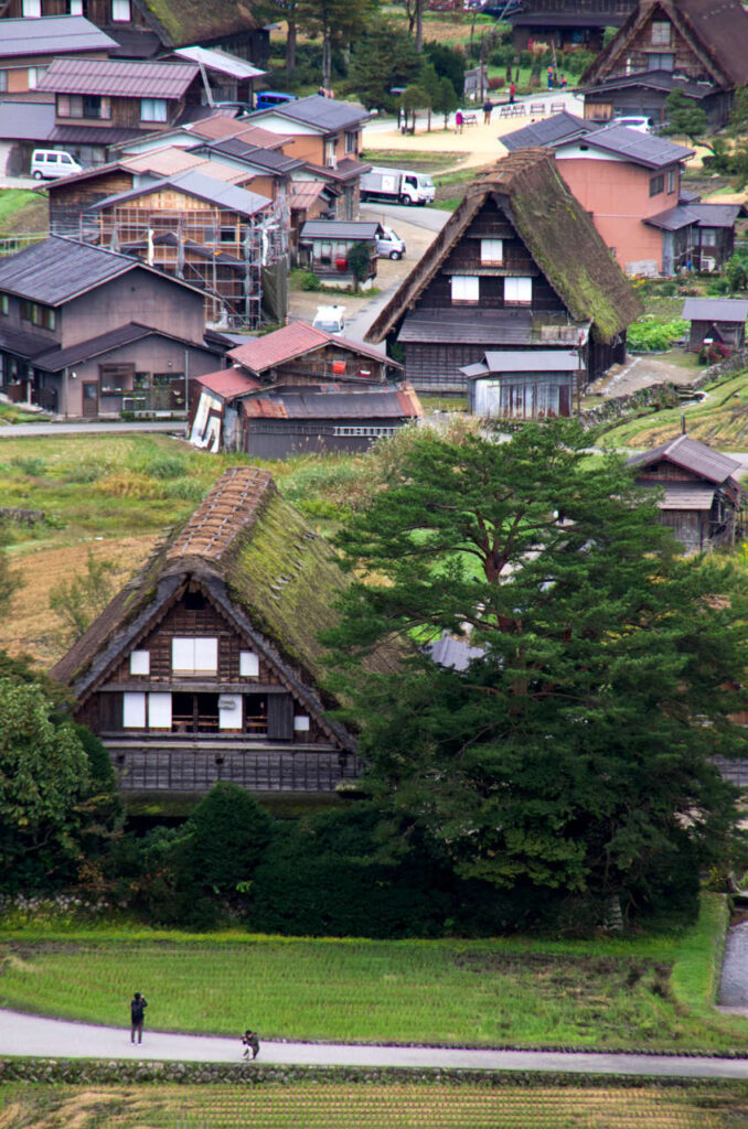 展望台から見た白川郷望遠撮影の写真画像