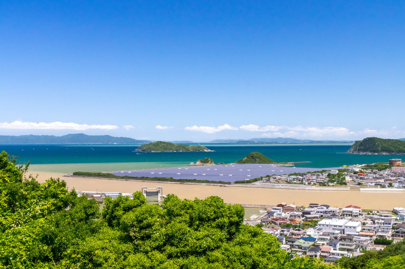 大雨で濁流の有田川