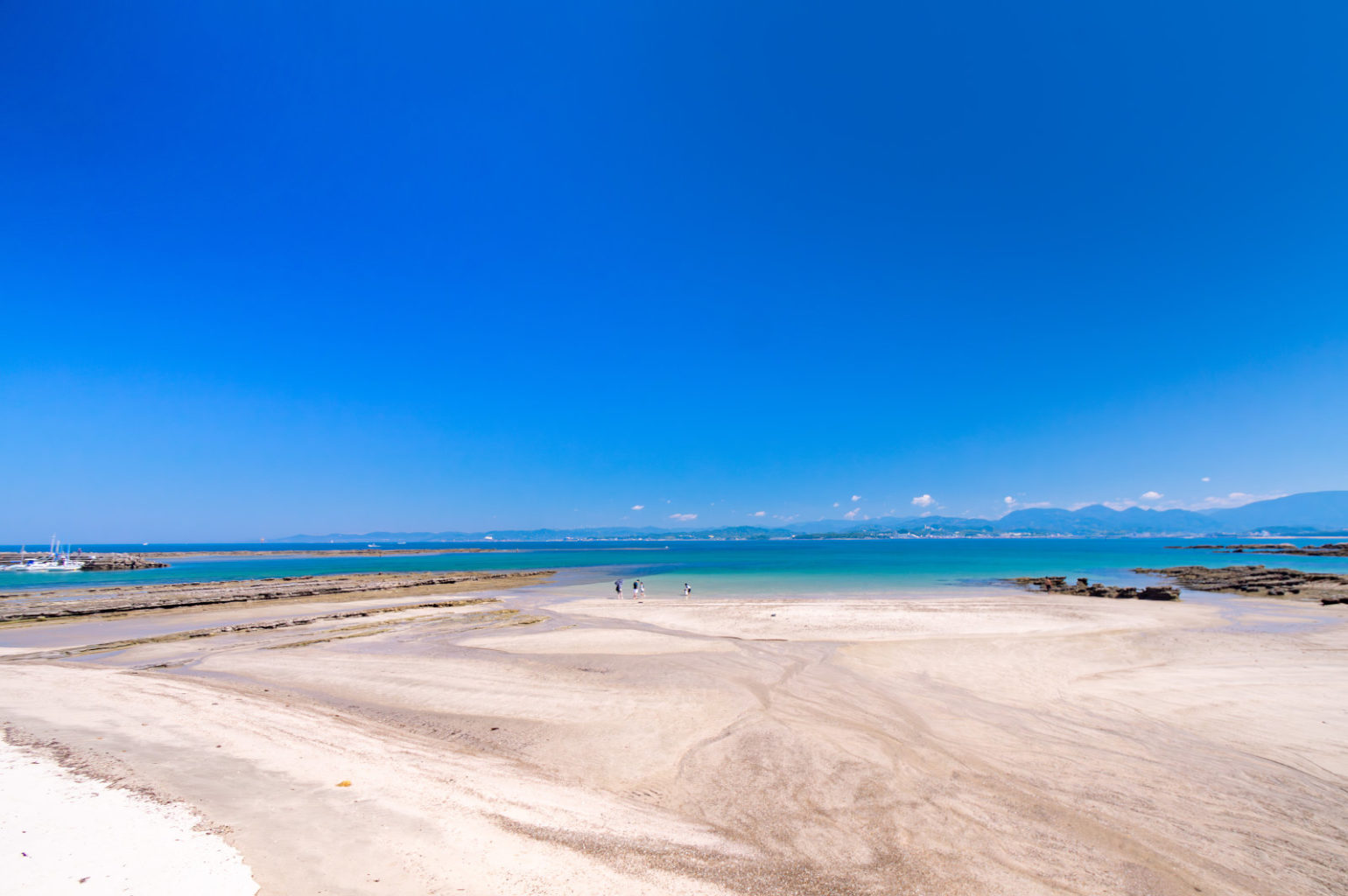 江津良(えづら)海水浴場