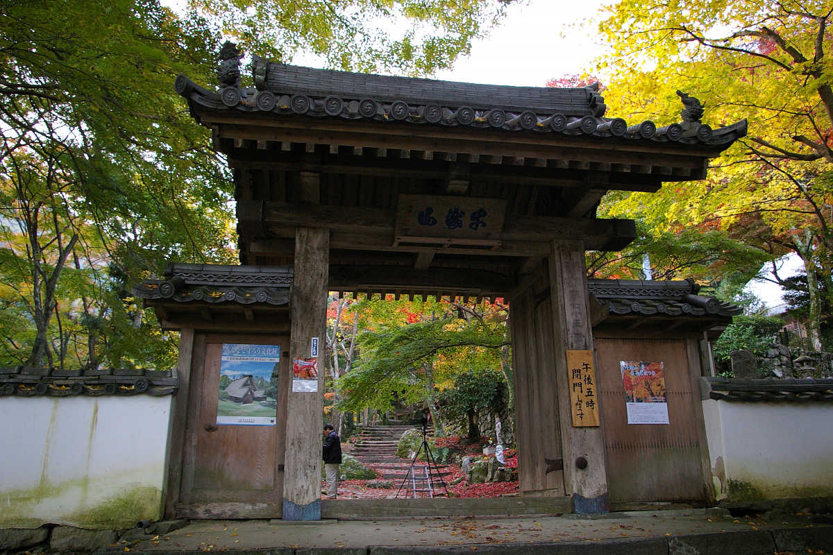 岸和田・牛滝山大威徳寺の紅葉